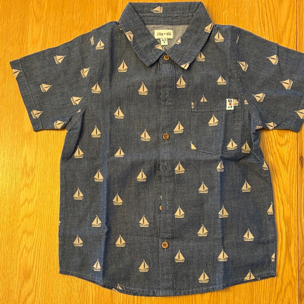 Nautical Blue Boys Short Sleeve Button Down Shirt size 6-7 years